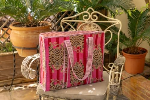 IBOAH Large Quilted Cotton Tote Bag Tiger Print, Beach Travel (Pink and Red) — view 3