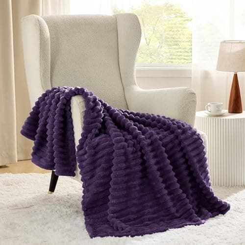 Bedsure Fleece Throw Blanket for Bed - Fluffy Throw, Purple, 150x200 cm — view 2
