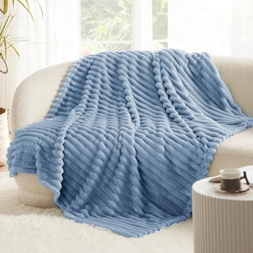 Bedsure Fleece Throw Blanket for Bed - Fluffy, Ashley Blue, 150x200 cm — view 5