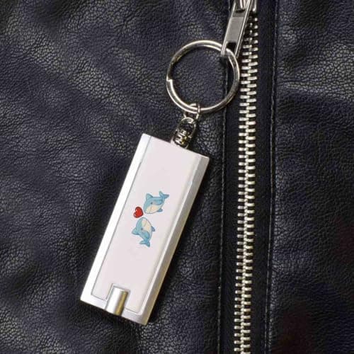 Azeeda 'Shark Couple' LED Keyring Torch (KT00054527) — view 4
