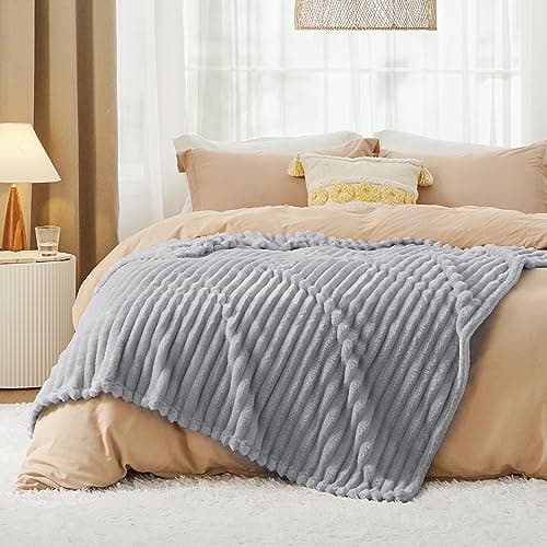 Bedsure Fleece Throw Blanket for Sofa - Fluffy, Light Grey, 130x170 cm — view 6