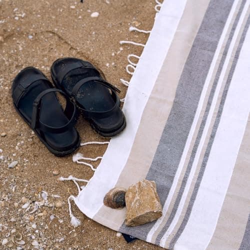 MOMOMUS Lightweight Extra Large Picnic Blanket for the Beach - XXL, with Fringes, Compact - Sandless Beach Mat, Sandproof Beach Blanket - Beige, 210x240 cm — view 2