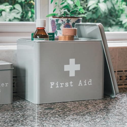 Harbour Housewares Vintage Metal First Aid Box - 29cm - Grey - Medical Storage Tin with Airtight Lid, Handle & 2-Tier Removable Organiser Tray - Steel Medicine Storage Plasters, Pills & Essentials — view 4