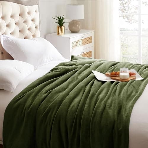 BQC Green Fleece Throw Blanket For Sofa Single Size 130 x 150 cm - Luxury Super Soft Microfiber Sofa Throws For Bed and Couch - Lightweight Shrinkage and Fade Resistant Home Decor Blanket — view 2