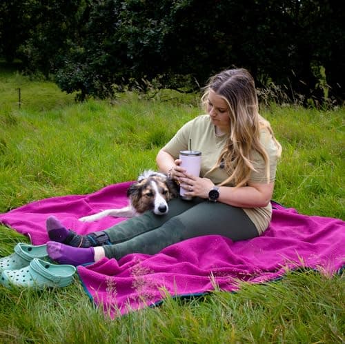 Two Bare Feet Sherpa Lined Waterproof Beach Travel Blanket – Warm, Cozy, Windproof Outdoor Blanket for Camping, Picnics, Hiking & Beach Days – Portable & Lightweight (Black/Charcoal, 145cm x 80cm) — view 6