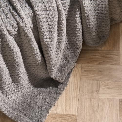 Dreamscene Fleece Throw Blanket for Bed, Soft Cosy Warm Honeycomb Waffle Throws for Sofas Couch Lightweight Faux Fur Fleece Blanket Travel Double Bed Throws, Mid Grey - 150 x 200cm — view 3