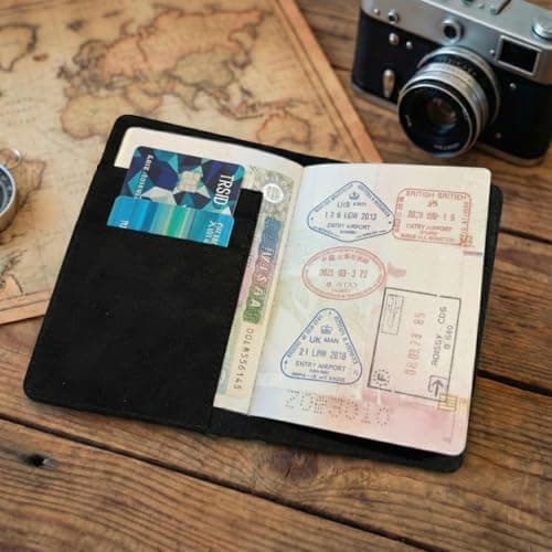 UNIGIFT Personalised Gift - Funny Highland Cow Pink Passport Holder Cover (Farm Animal Design) Custom Name Message - Cute Union Jack Scarf Flat Cap — view 3