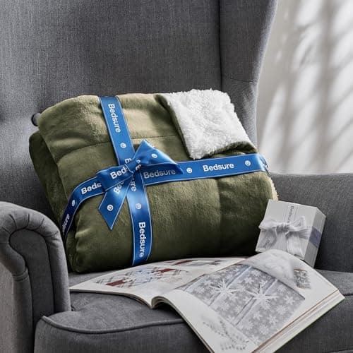 Bedsure Sherpa Fleece Throw Blanket - Fluffy, Thick, Ivy Green, 130x150cm — view 6