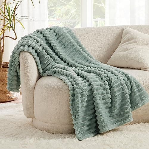 Bedsure Fleece Throw Blanket for Bed - Fluffy Throw, Sage Green, 150x200 cm — view 2