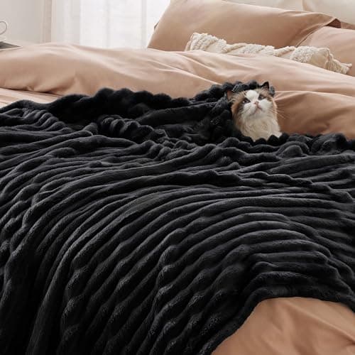 Bedsure Fleece Throw Blanket for Bed - Fluffy Throw, Black, 150x200 cm — view 4