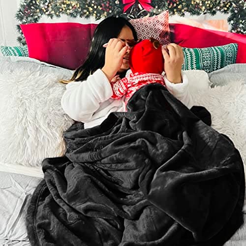 Bedsure Fleece Throw Blanket for Bed - Flannel Fleece, Black, 150x200 cm — view 5