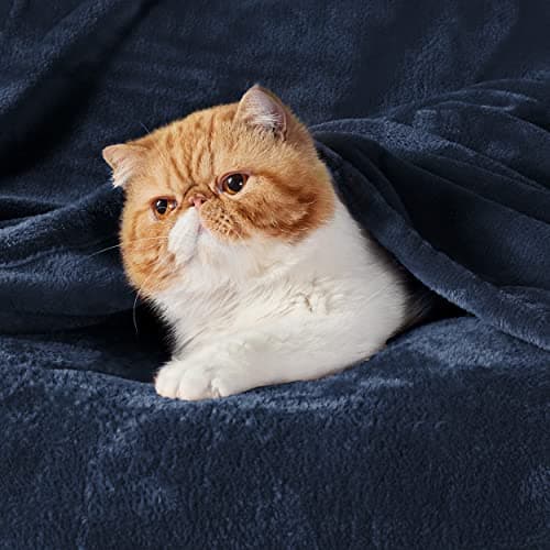 Bedsure Fleece Throw Blanket for Bed - Flannel Throw, Navy Blue, 150x200 cm — view 2