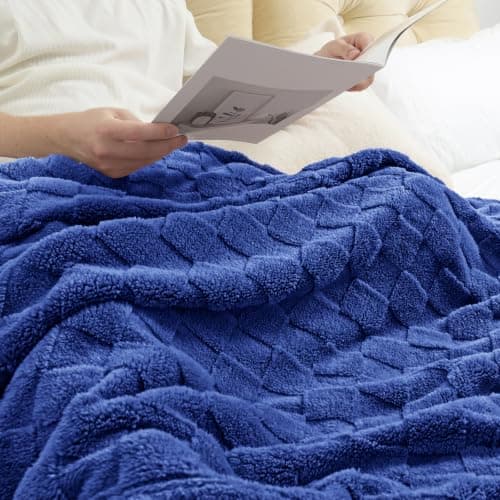 Exclusivo Mezcla Checkered Fleece Throw Blanket for Sofa Couch, 127x152 CM — view 5