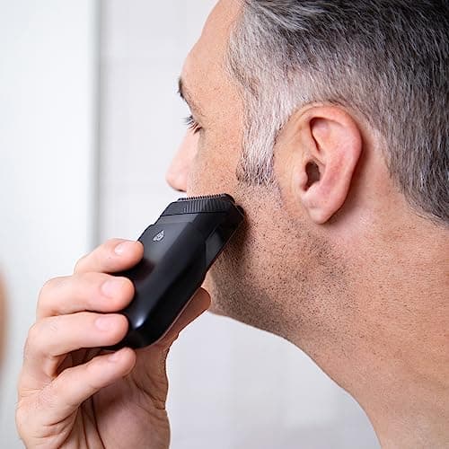 MANSCAPED® The Handyman™ Travel Duo Includes The Weed Whacker® 2.0 Nose & Ear Trimmer and Portable Men’s Compact Facial Hair Shaver with Long-Hair Leveler & Foil Blades — view 3