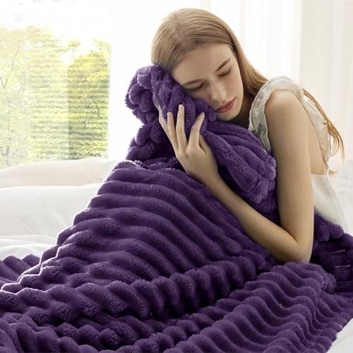 Bedsure Fleece Throw Blanket for Bed - Fluffy Throw, Purple, 150x200 cm — view 3