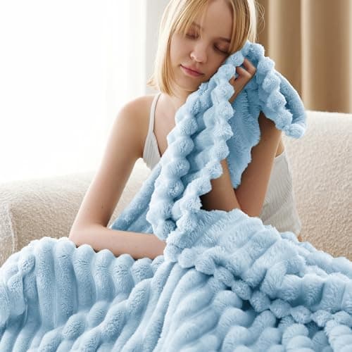 Bedsure Fleece Throw Blanket for Sofa - Fluffy, Dream Blue, 130x170 cm — view 3