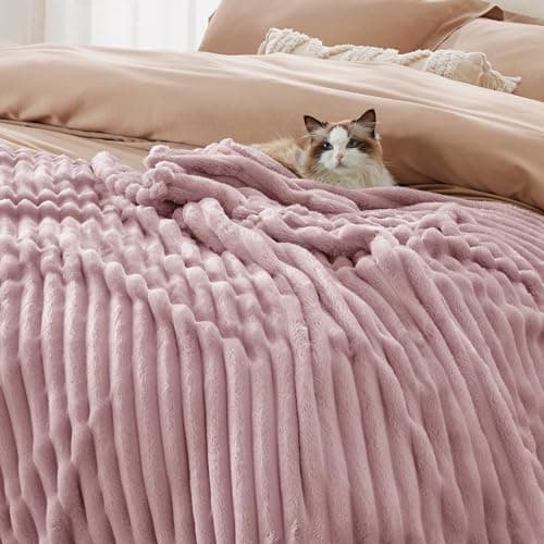 Bedsure Fleece Throw Blanket for Sofa - Fluffy Throw, Pink, 150x200 cm — view 4