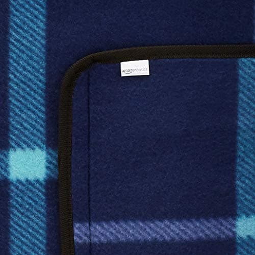 Amazon Basics Picnic Travel Blanket with waterproof backing, 200 x 200 cm (Rectangular), Blue/White, Kitchen — view 4