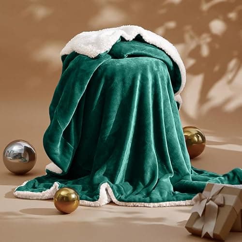 Casabella Sherpa Fleece Blanket - Blankets and Throws for Sofa Bed - Thick Warm Throw Blanket for Double Bed - Soft Fluffy Bedding, Travel Accessories - Double, Forrest Green, 150x200cm — view 3