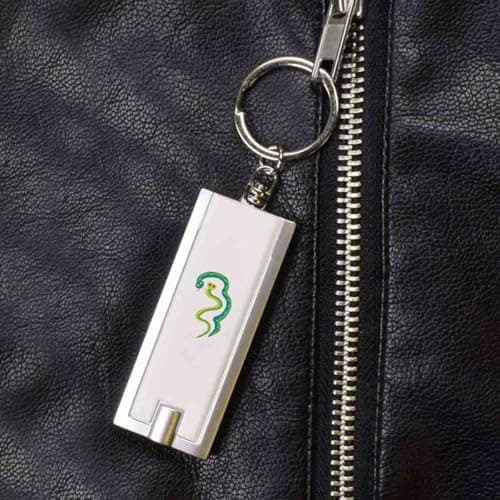 Azeeda 'Two Friendly Snakes' LED Keyring Torch (KT00040780) — view 4