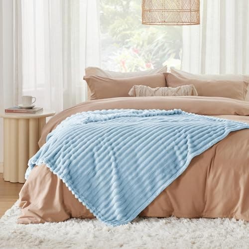 Bedsure Fleece Throw Blanket for Sofa - Fluffy, Dream Blue, 130x170 cm — view 6