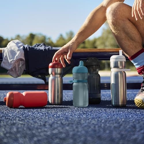 Mepal Flip Bottle Sport, Leakproof (in closed position), Carry Handle and comfortable Grip, Built-in Straw, Water Bottle, 600 ml, Graphite black — view 5