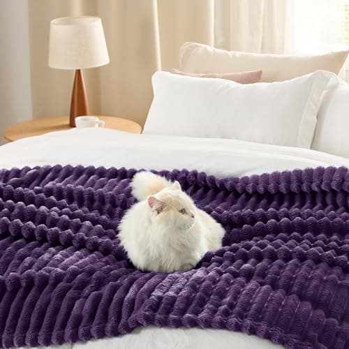 Bedsure Fleece Throw Blanket for Bed - Fluffy Throw, Purple, 150x200 cm — view 4