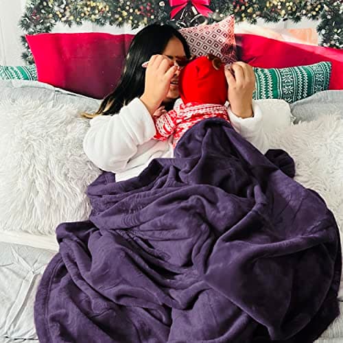 Bedsure Fleece Throw Blanket for Bed - Flannel Fleece, Purple, 150x200 cm — view 5