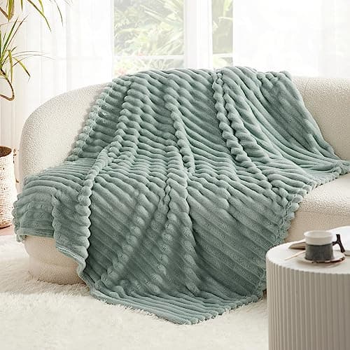 Bedsure Fleece Throw Blanket for Bed - Fluffy Throw, Sage Green, 150x200 cm — view 5