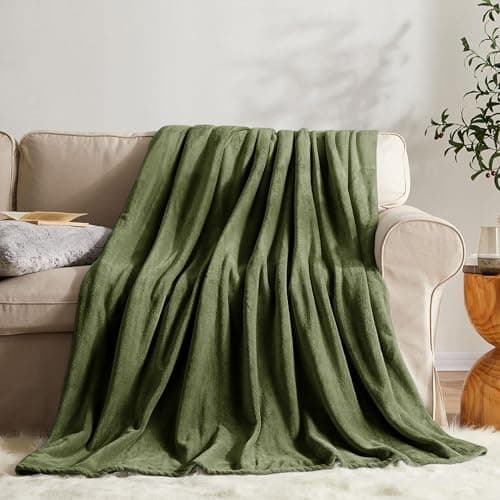 BQC Green Fleece Throw Blanket For Sofa Single Size 130 x 150 cm - Luxury Super Soft Microfiber Sofa Throws For Bed and Couch - Lightweight Shrinkage and Fade Resistant Home Decor Blanket
