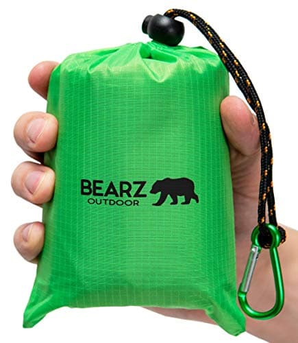 BEARZ Outdoor Travel Blanket - Pocket Sized Beach Blanket Camping Blanket, Waterproof Picnic Blanket, Sandproof Beach Mat - Camping Gadgets & Festival Hiking Accessories (Green)