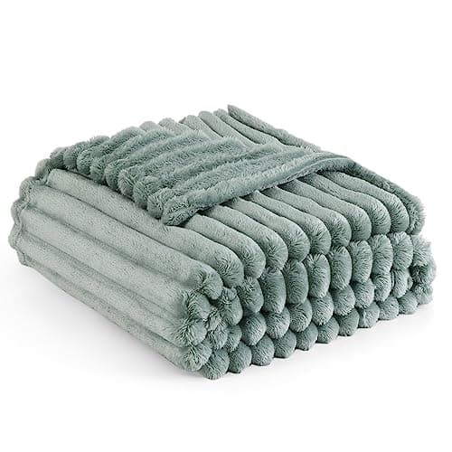 Bedsure Fleece Throw Blanket for Bed - Fluffy Throw, Sage Green, 150x200 cm