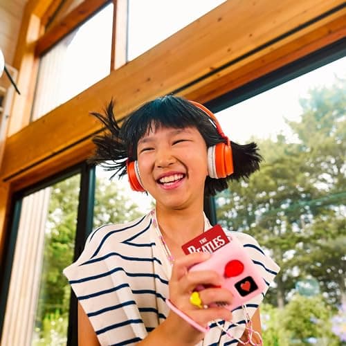 Yoto ABBA Gold - Kids Audio Card for Use with Player & Mini All–in–1 Audio Player, Screen–Free Listening with Fun Festive Music for Playtime Travel & Holiday Parties, All Ages — view 4