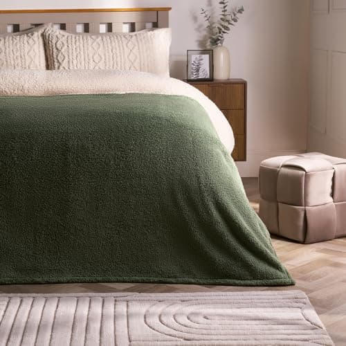 Brentfords Teddy Fleece Throw Blanket for Sofa, Super Soft Warm Cosy Large Blanket for Bed Lightweight Plush King Size Bed Throws Travel Blankets, Green - 200 x 240cm — view 4