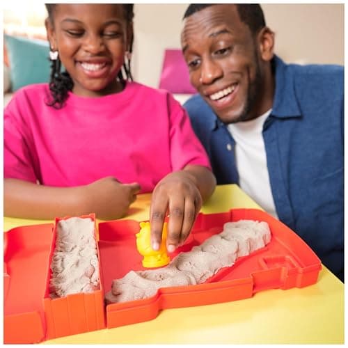 Kinetic Sand, Sandy Farm Set with 340g Play Sand, 6 Tools and Moulds, Reusable Barn Storage Case, Toddler Toys, Kids’ Toys for Girls and Boys Aged 3 and up — view 3