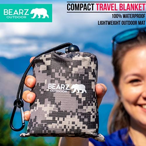 BEARZ Outdoor Pocket Blanket - Beach Blanket Waterproof Sandproof, Picnic Blankets Waterproof Foldable, Lightweight & Compact for Hiking, Camping, Travel, Festival Accessories (Camo) — view 2