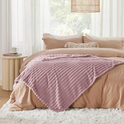 Bedsure Fleece Throw Blanket for Sofa - Fluffy Throw, Pink, 130x170 cm — view 6