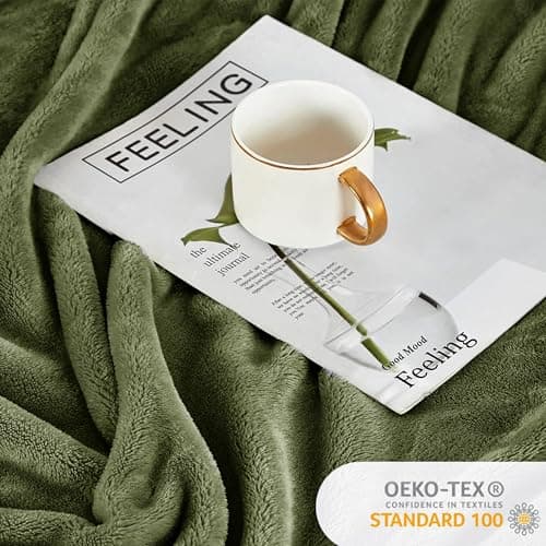 BQC Green Fleece Throw Blanket For Sofa Single Size 130 x 150 cm - Luxury Super Soft Microfiber Sofa Throws For Bed and Couch - Lightweight Shrinkage and Fade Resistant Home Decor Blanket — view 4