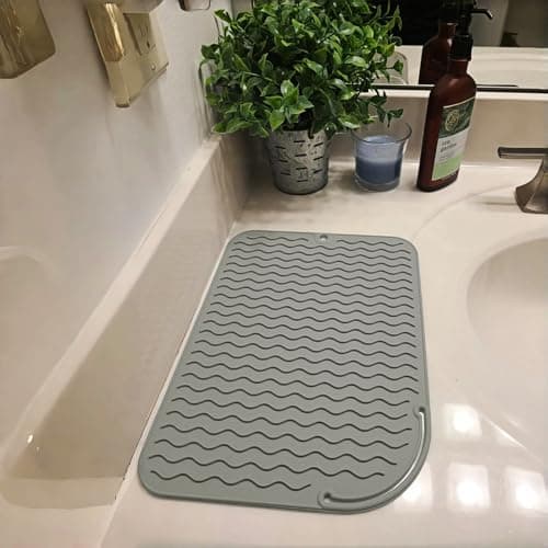 Heat Mat for Hair Straighteners 2 Pack Heat Resistant Mat for Curling Iron, Heat Proof Protection Mats for Travel Home Salon Flat Iron Hair Styling Tools (21.5x15.8 cm) — view 3