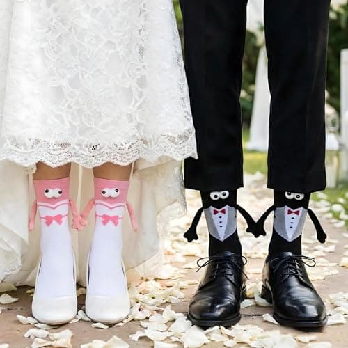 2 Pairs Wedding Socks Bride Groom Holding Hands Socks Magnetic Couple Socks — view 3