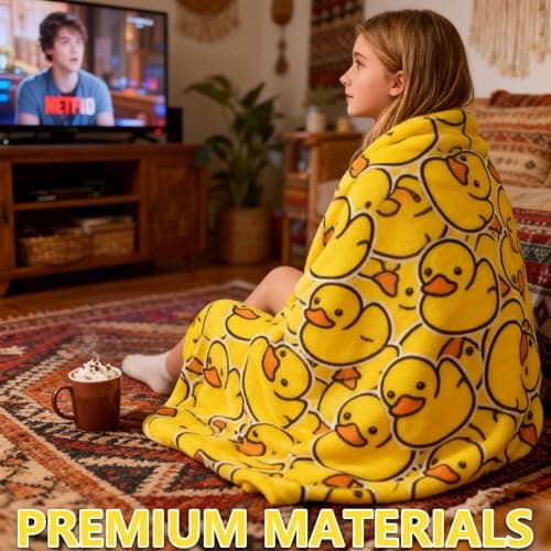 JYJLLM 3PCS Yellow Duck Blanket Set, Soft Flannel Throw 72x102cm with 2 Silicone 3D Duck Keychains for Adult Couch Bed Travel Gift — view 3