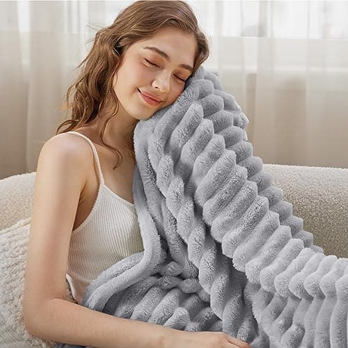 Bedsure Fleece Throw Blanket for Sofa - Fluffy, Light Grey, 130x170 cm — view 3