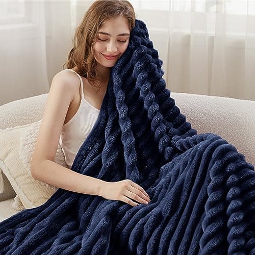 Bedsure Fleece Throw Blanket for Sofa - Fluffy Throw, Navy, 130x170 cm — view 3