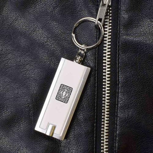 Azeeda 'Custard Cream Biscuit' LED Keyring Torch (KT00050970) — view 4