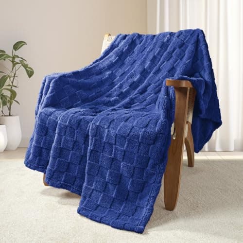 Exclusivo Mezcla Checkered Fleece Throw Blanket for Sofa Couch, 127x152 CM — view 4