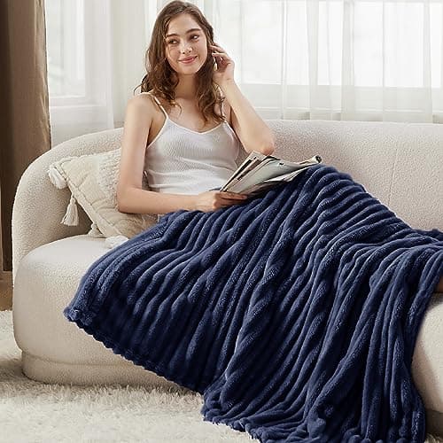 Bedsure Fleece Throw Blanket for Sofa - Fluffy Throw, Navy, 130x170 cm — view 4