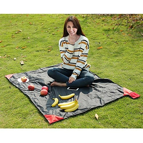 BeiLan Mini Pocket Picnic Blanket Durable Lightweight Waterproof Sand Proof Beach Camping Travel Mat Foldable Thin Ground Sheet for Outdoors Activities (70 * 110cm, Black & Red) — view 3