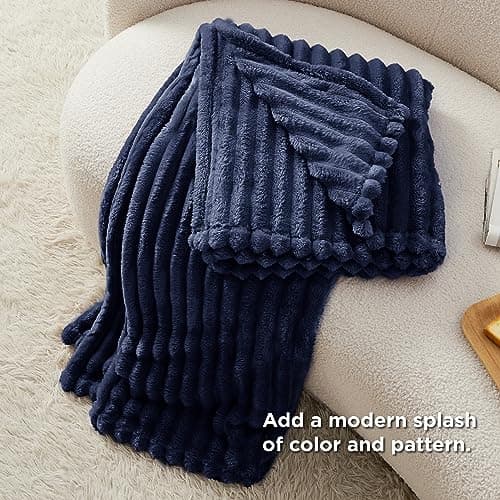 Bedsure Fleece Throw Blanket for Sofa - Fluffy Throw, Navy, 130x170 cm — view 5