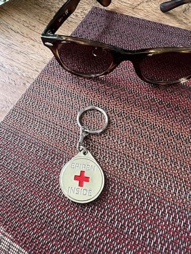 1 x EpiPen Inside Medical Alert Keychain – Allergy & Anaphylaxis Emergency Tag – Epinephrine Auto Injector Bag Identifier – Visible Safety Key Ring for Backpack, School Bag, Travel — view 2