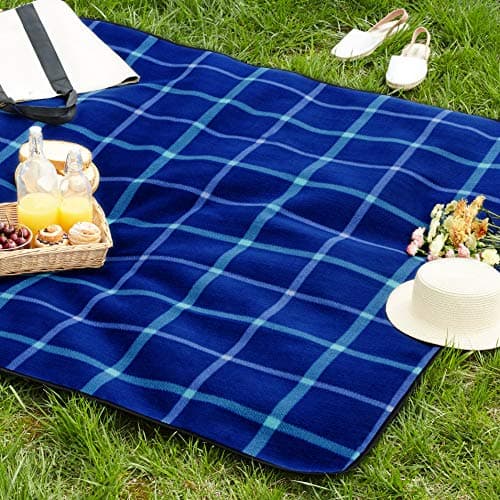 Amazon Basics Picnic Travel Blanket with waterproof backing, 200 x 200 cm (Rectangular), Blue/White, Kitchen — view 5